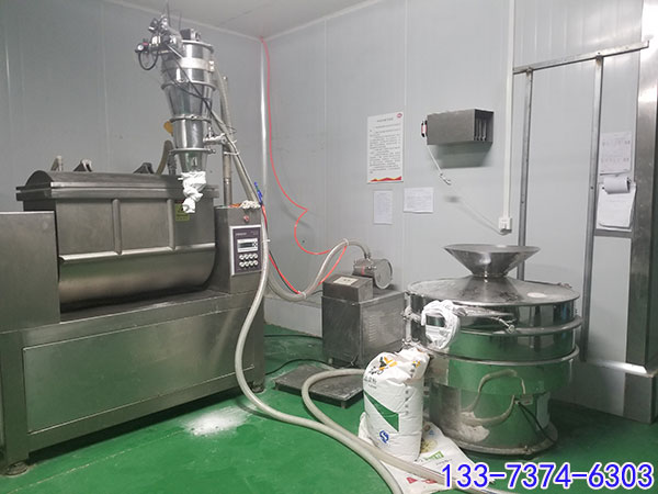 真空上料機(jī)配套振動篩現(xiàn)場圖片
